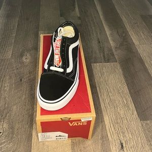 New in the box-OLD SKOOL* Vans
